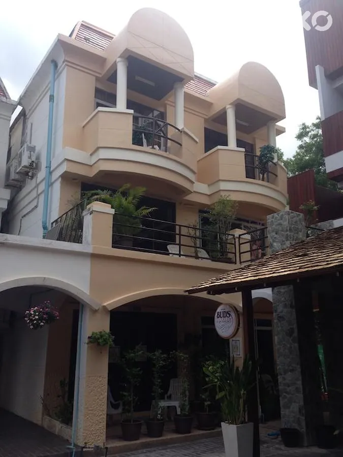 Nin Apartments