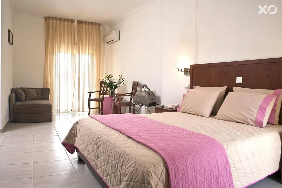 Stratos Hotel