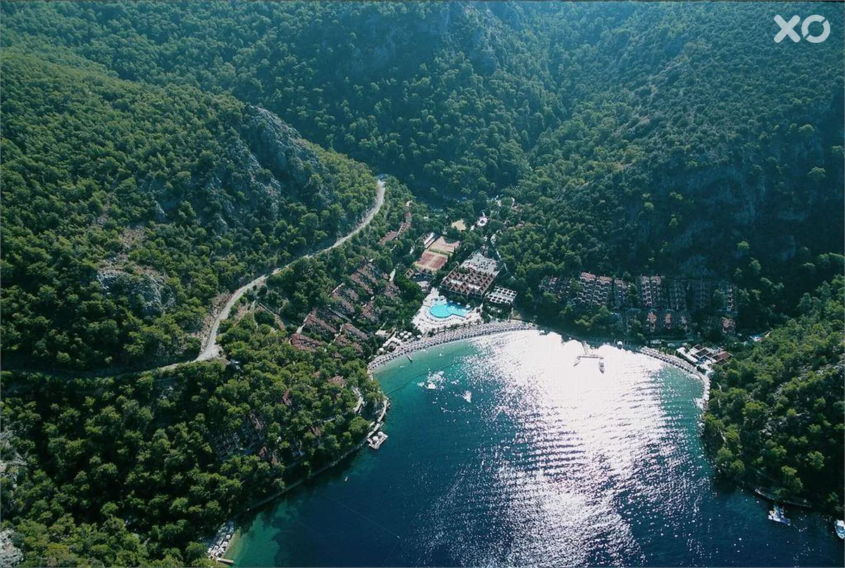 Hillside Beach Club