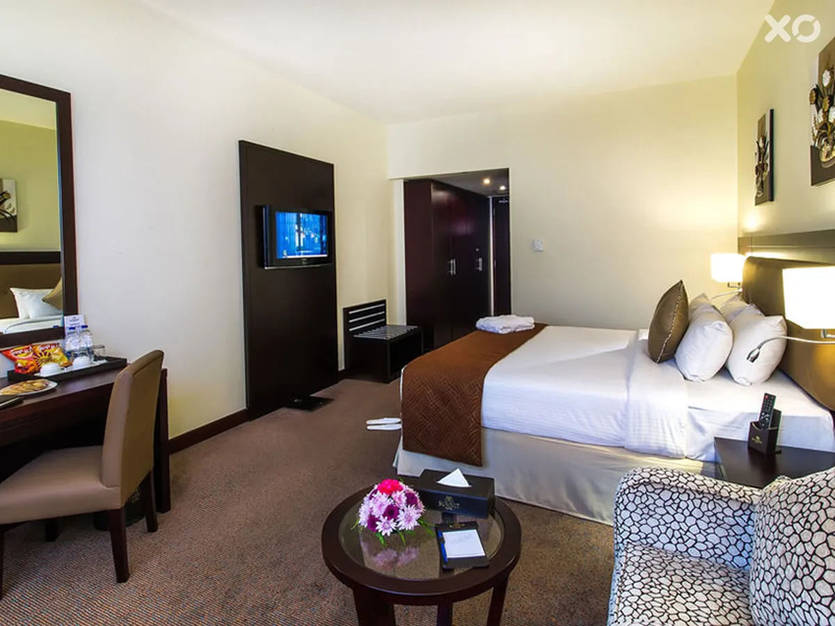 Landmark Summit Hotel
