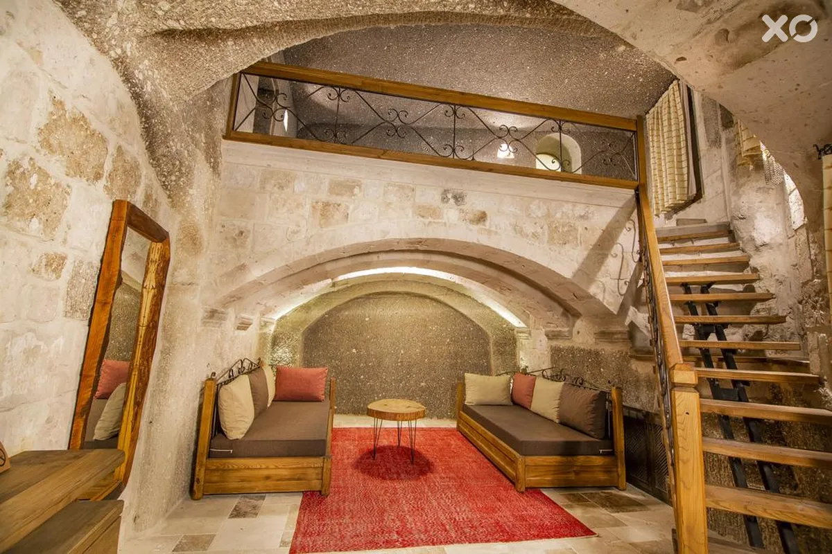 Hera Cave Suites