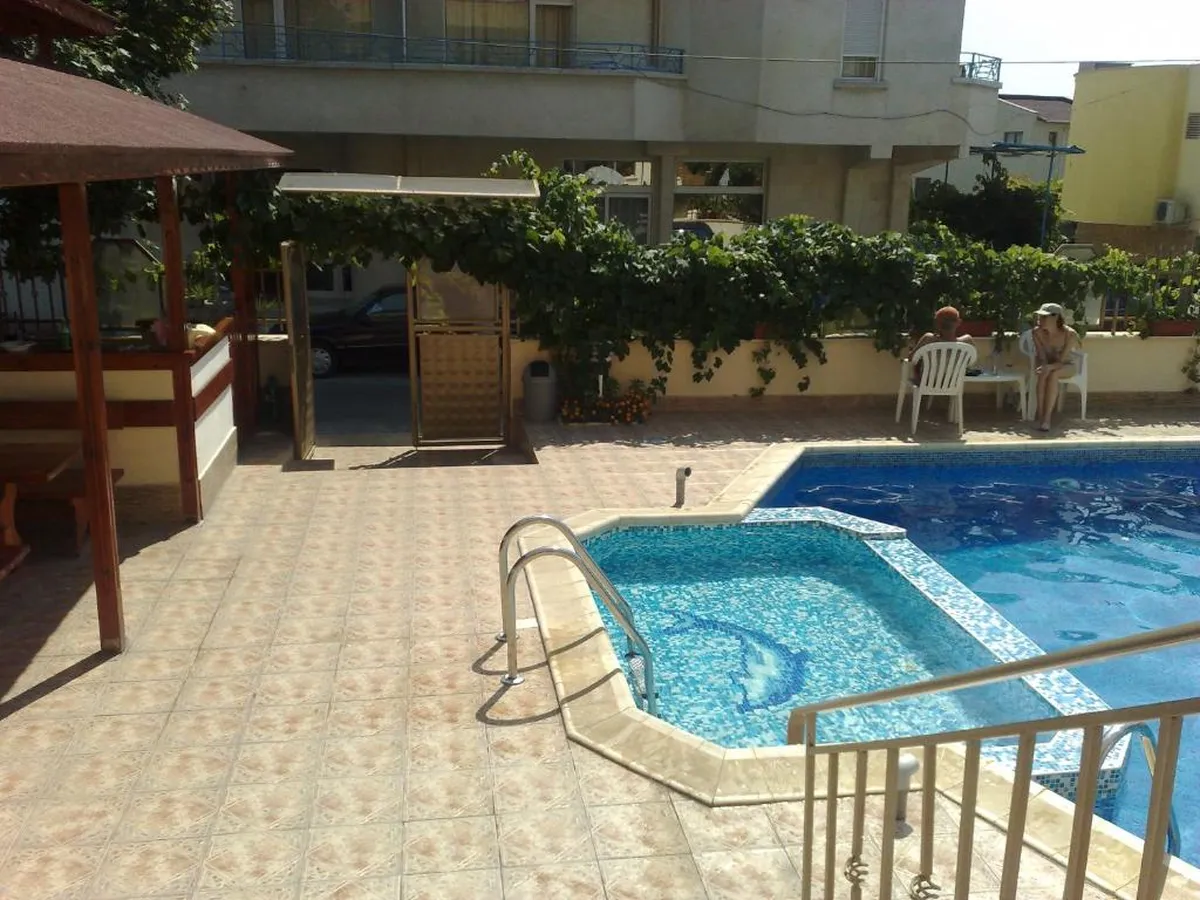 Larisa 1&2 Hotel