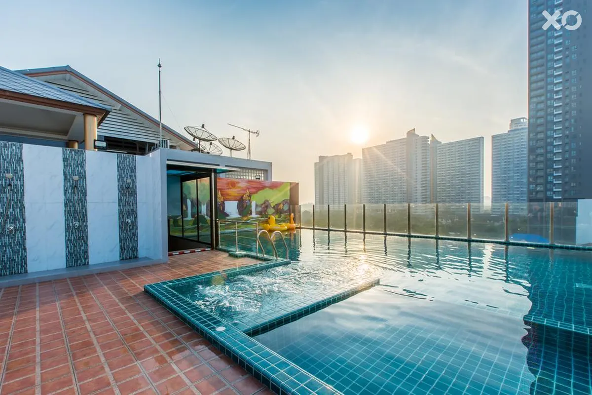 Golden Jomtien Beach Hotel