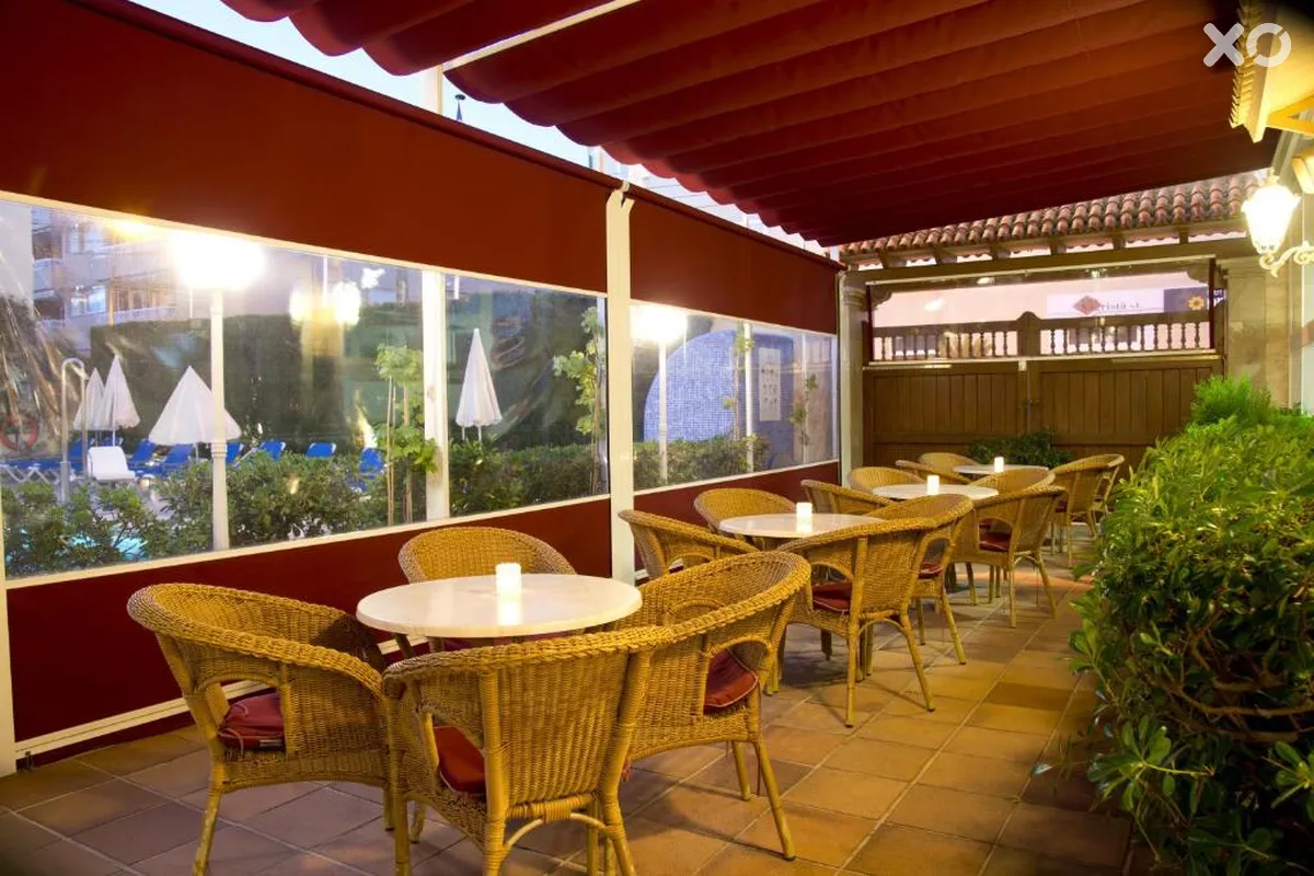 Amoros Hotel