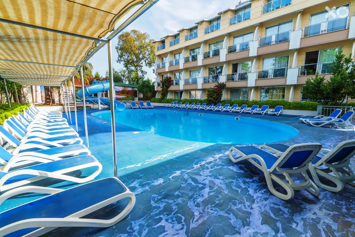 Aperion Beach Hotel