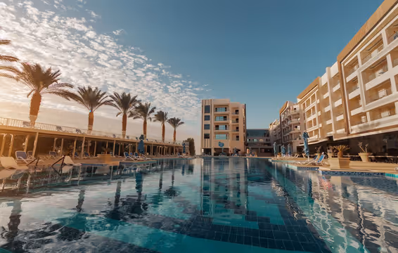 Сонячний відпочинок у Bellagio Beach