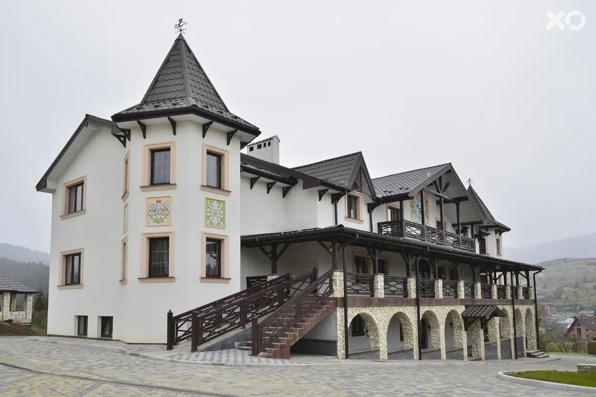 Двір Княжої Корони