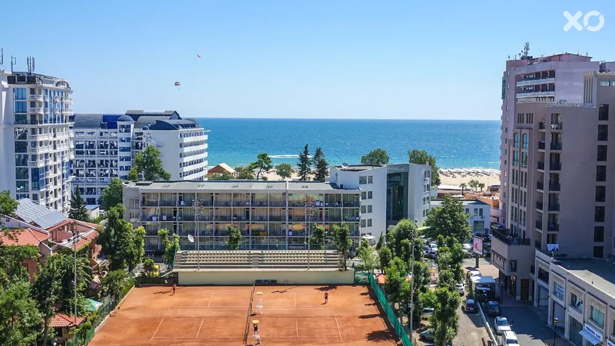 Grand Hotel Nirvana