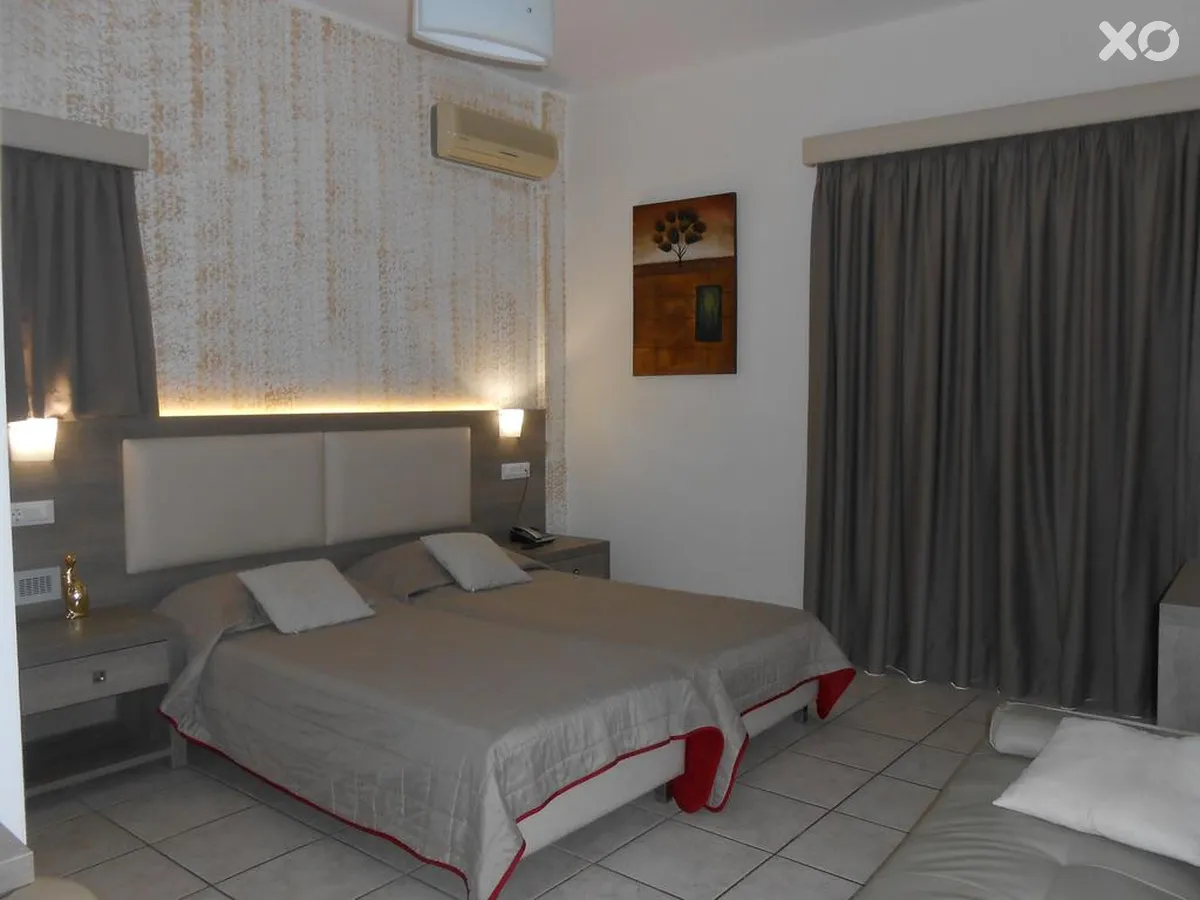 Voula Hotel & Apartments