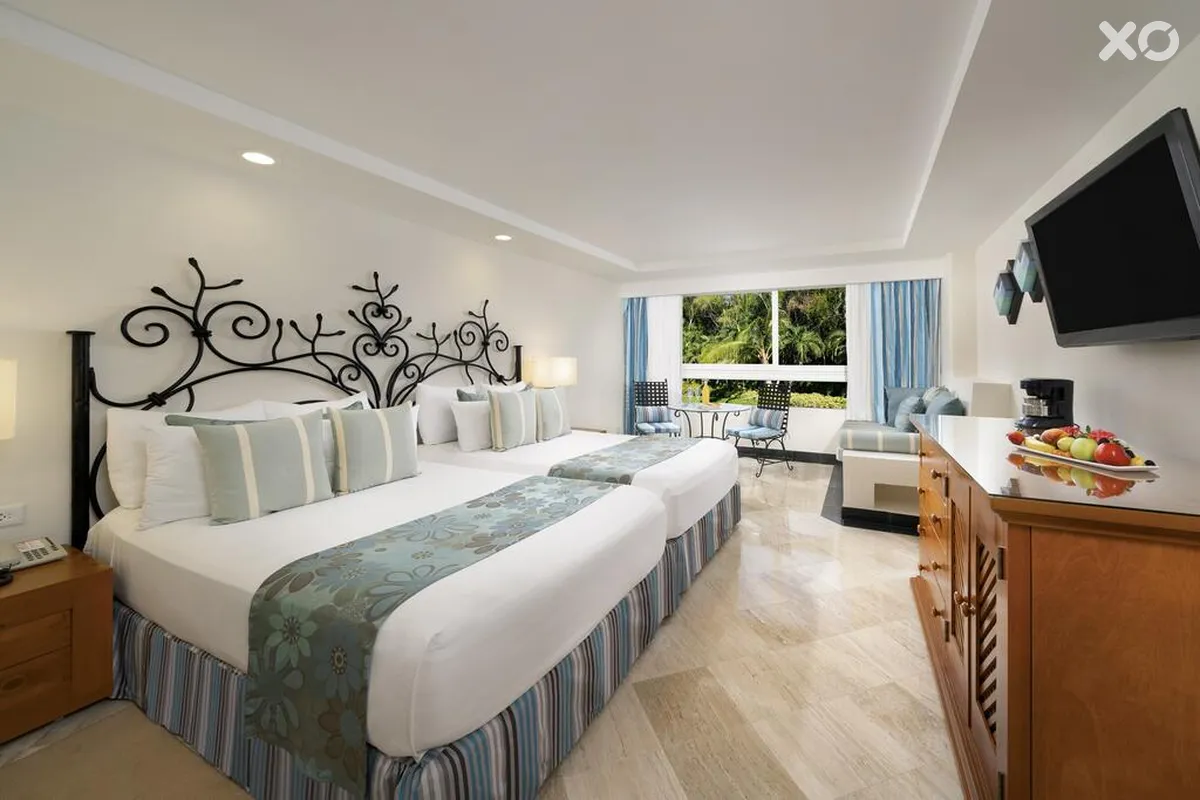 Grand Oasis Palm