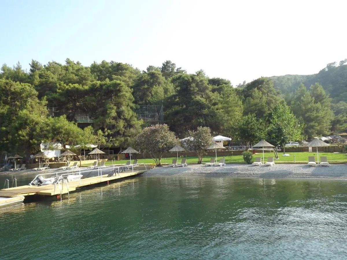 Alesta Yacht Hotel