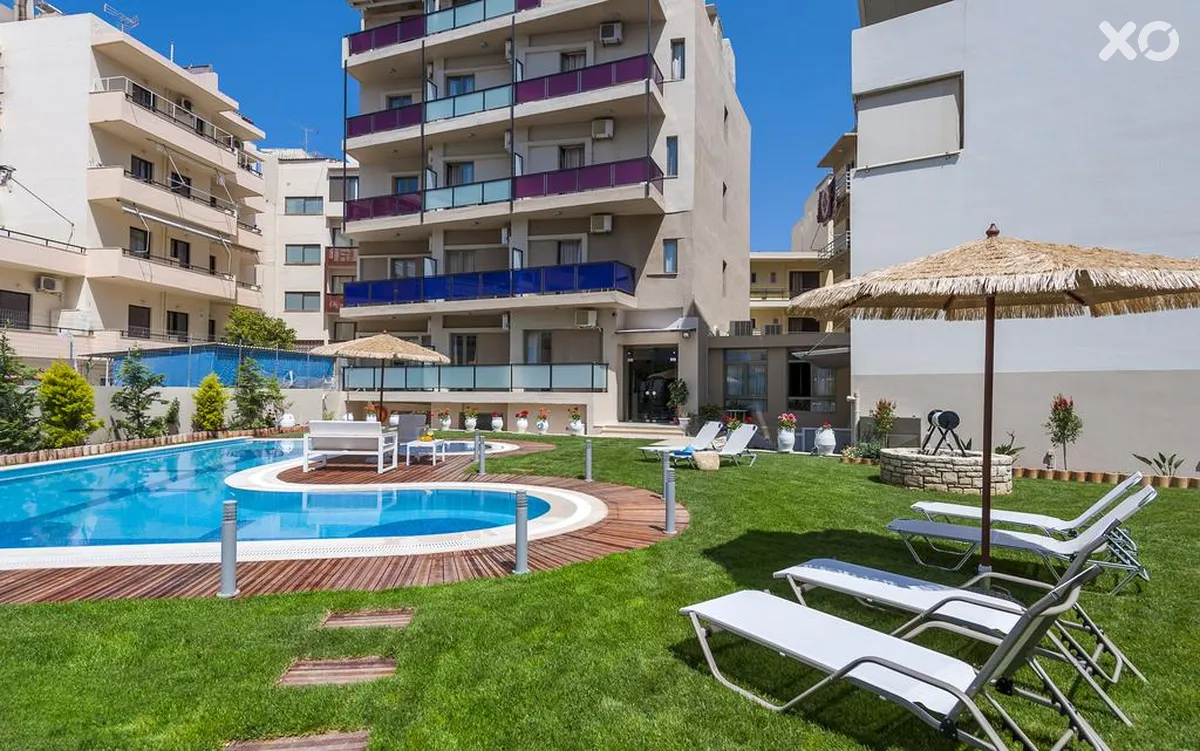 Leonidas Hotel & Apartments