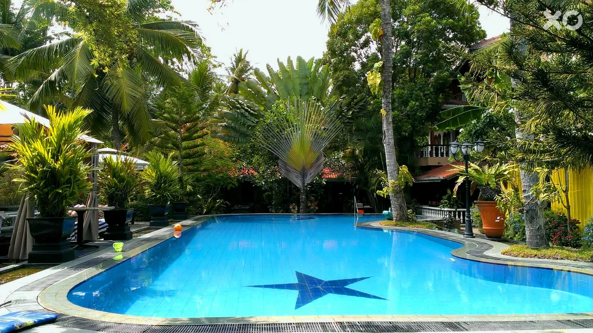 Flower Garden Hotel