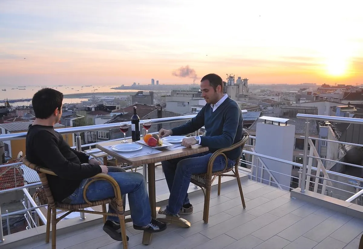 Divan-i Ali Hotel