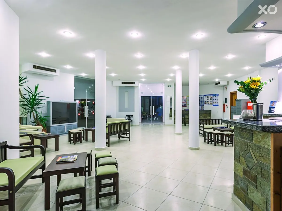 Xenios Dolphin Beach Hotel