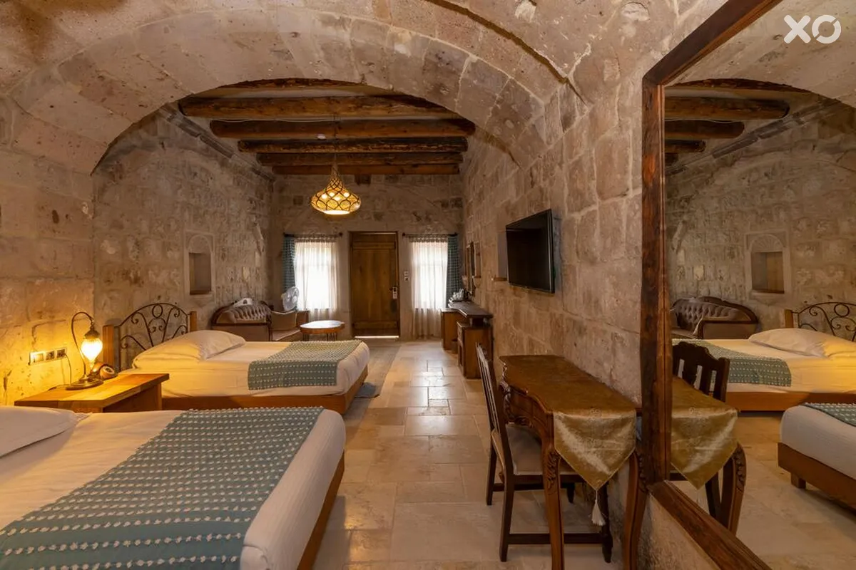 Hera Cave Suites