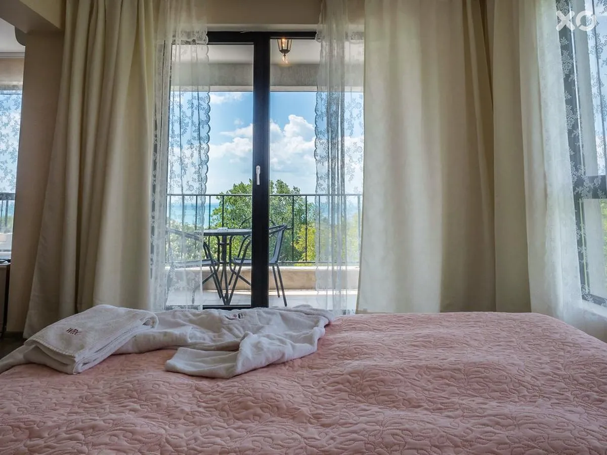 White Rock Castle Suite Hotel
