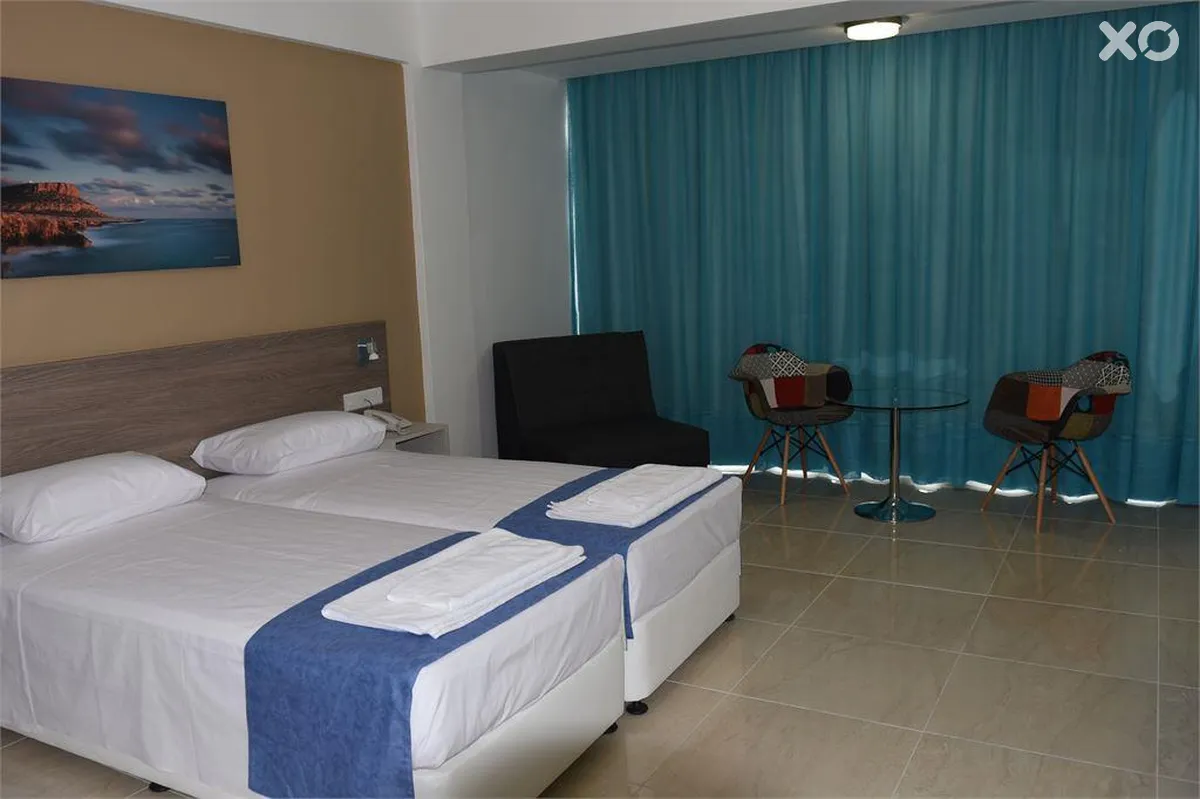 Sunny Blue Hotel