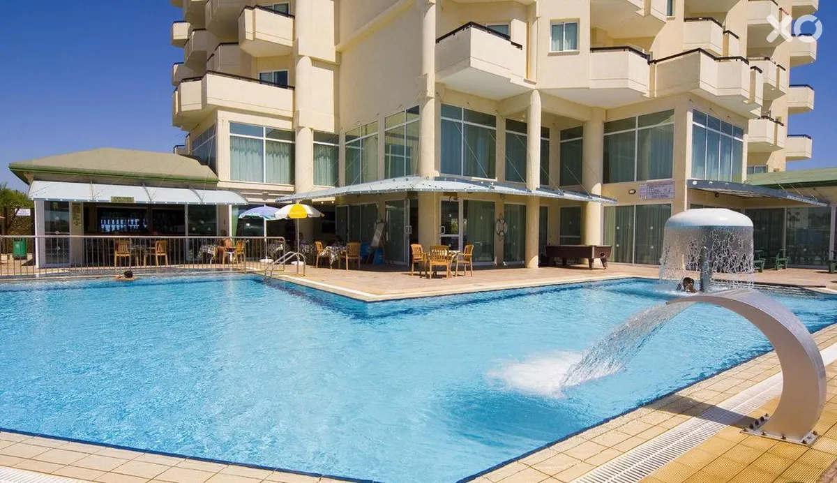 Tasia Maris Sands Beach Hotel
