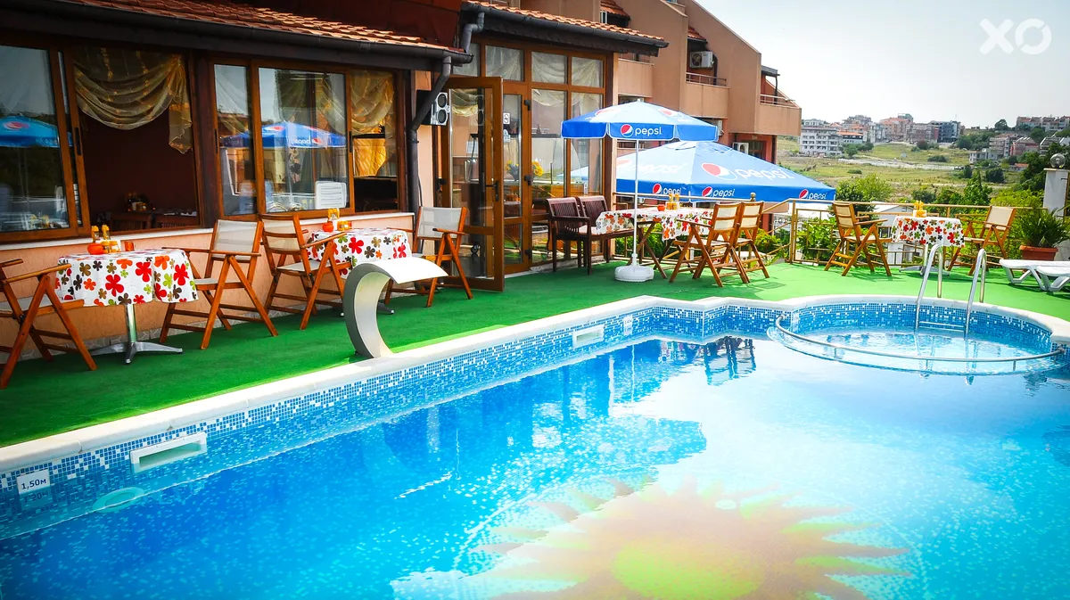 Apolis Hotel