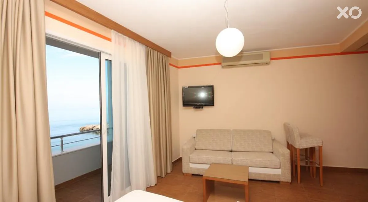 Deus Apartments