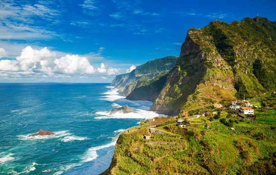 Остров мечты с видом на бесконечный океан! Левады, горные туннели и смотровые площадки