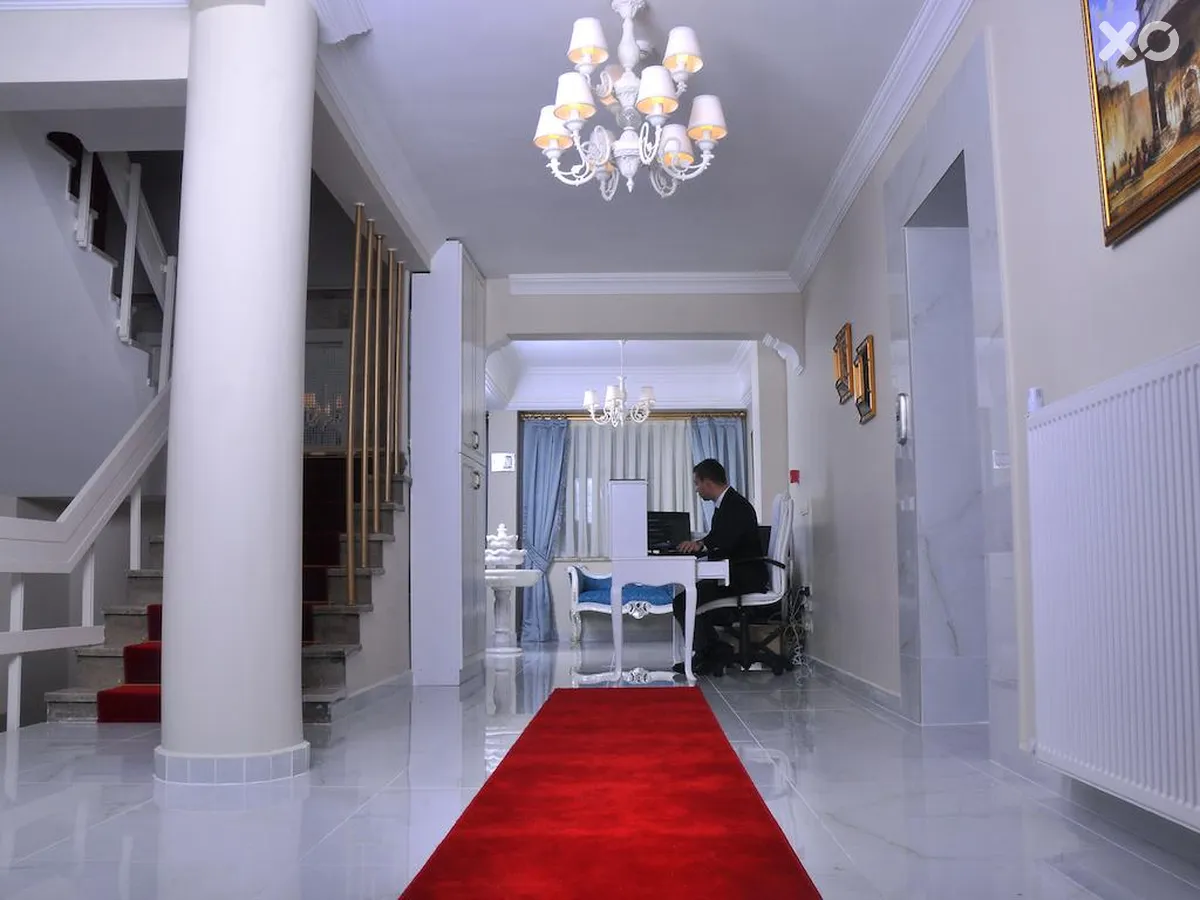 Divan-i Ali Hotel