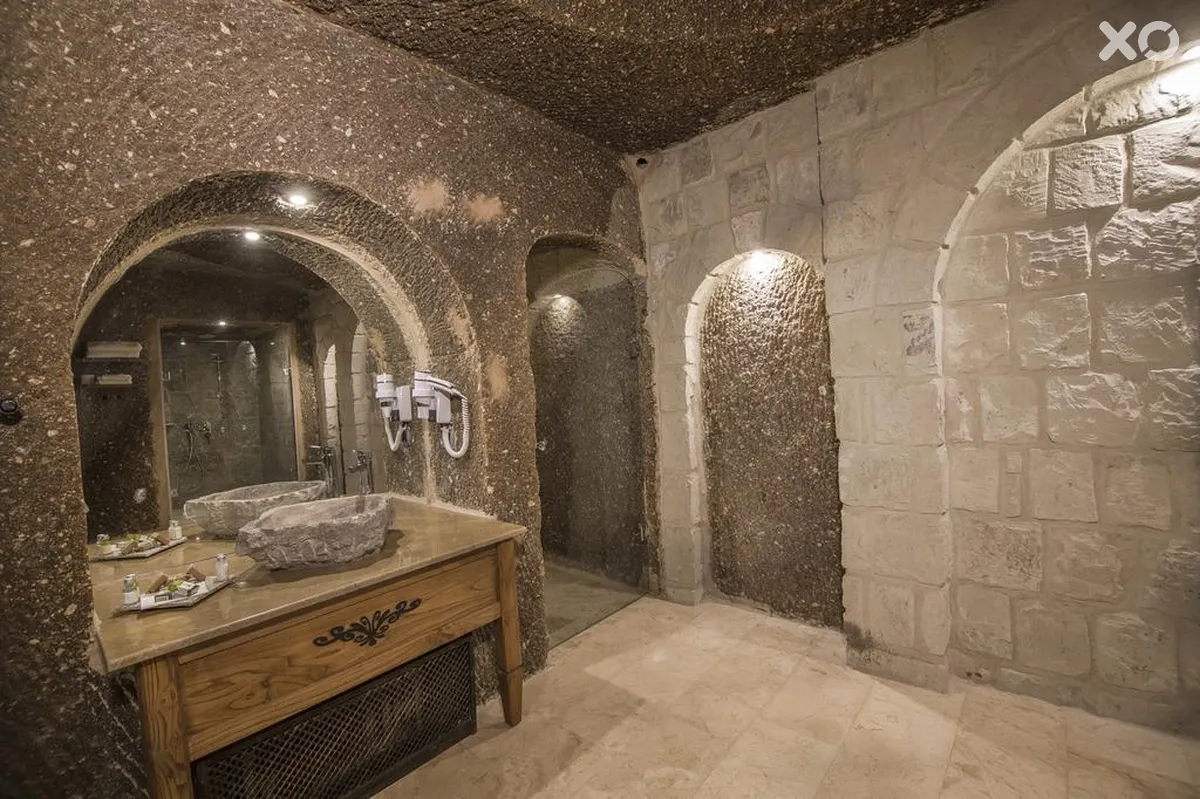 Hera Cave Suites