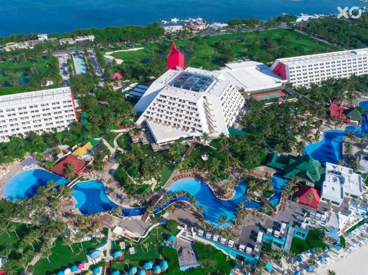 The Pyramid на Grand Oasis