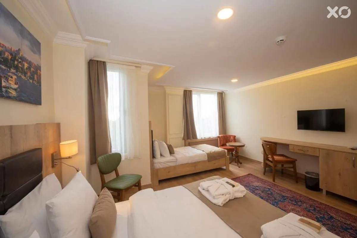 Porta Romanos Hotel