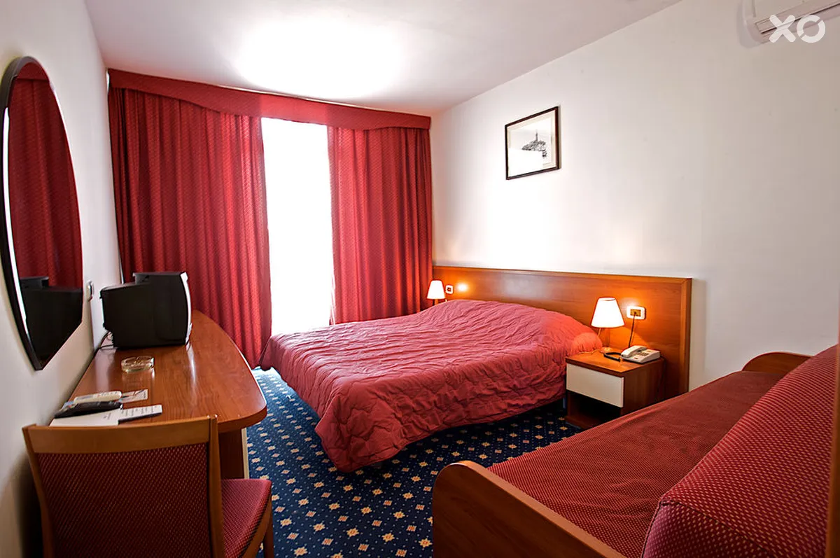 Arena Hotel Holiday