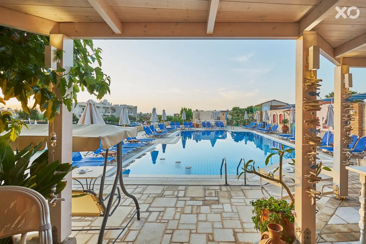 Golden Bay Studios & Apartments