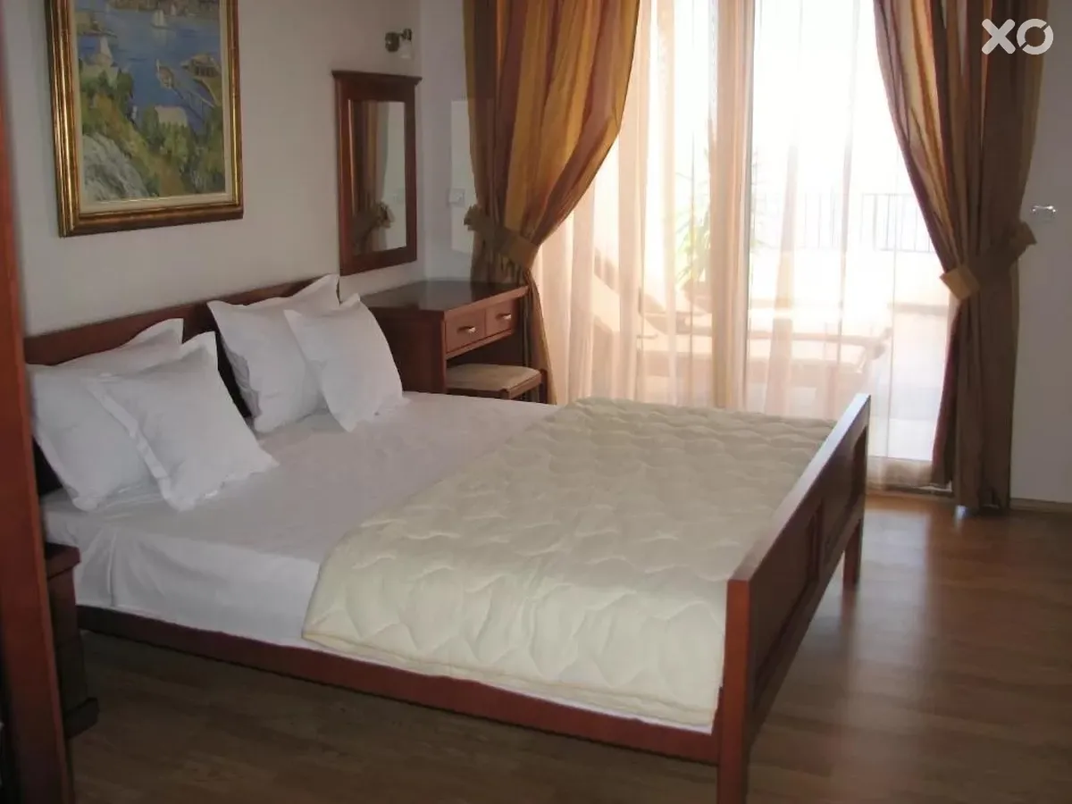 Leut Apartments