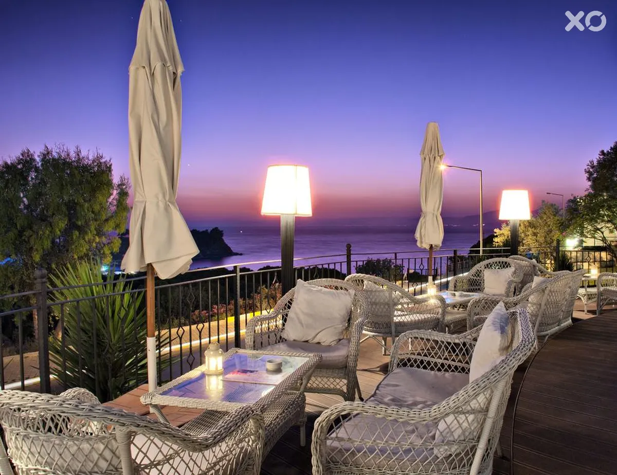 Carina Hotel