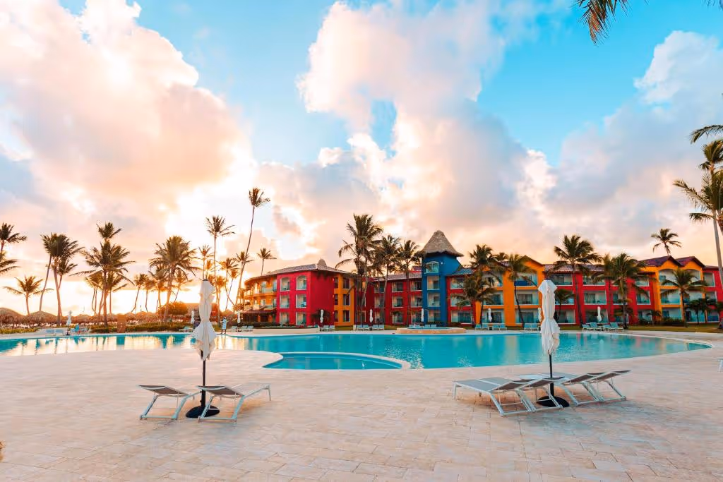 Кариби для активного й комфортного відпочинку! Пляж Баваро, басейн та вечірні шоу