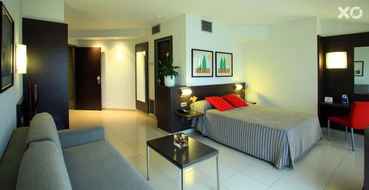 Aqua Hotel Montagut Suites