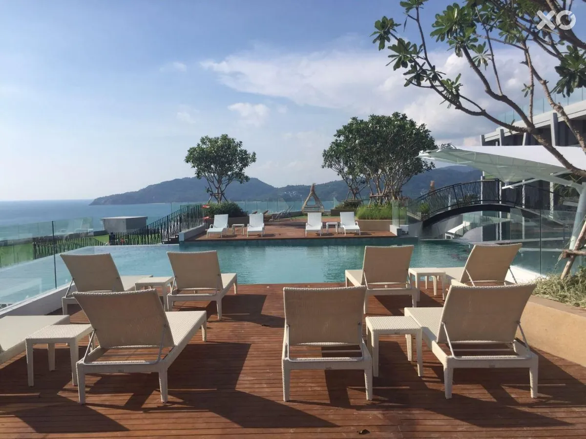 Crest Resort & Pool Villas