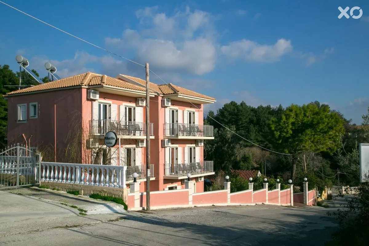 Kouros Apartments & Studios