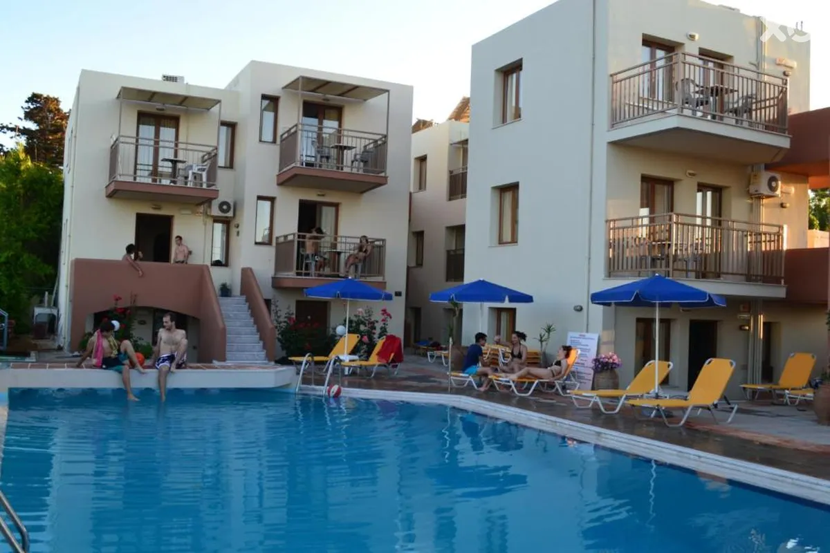 Alexandros M Hotel