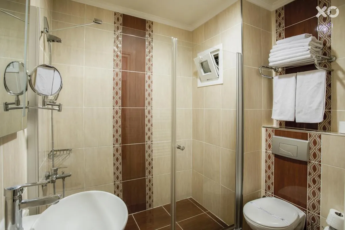 Raymond Hotel
