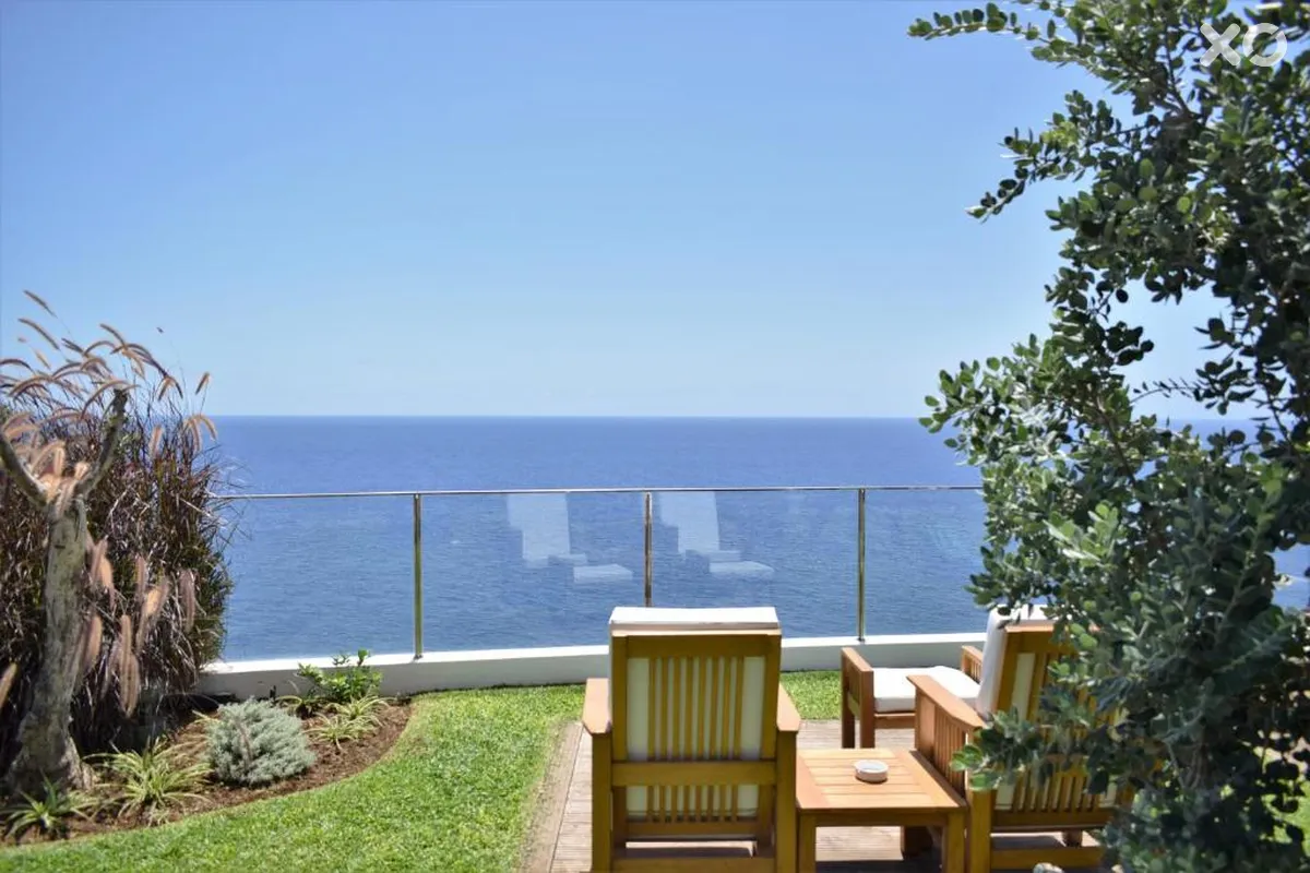Madeira Regency Cliff