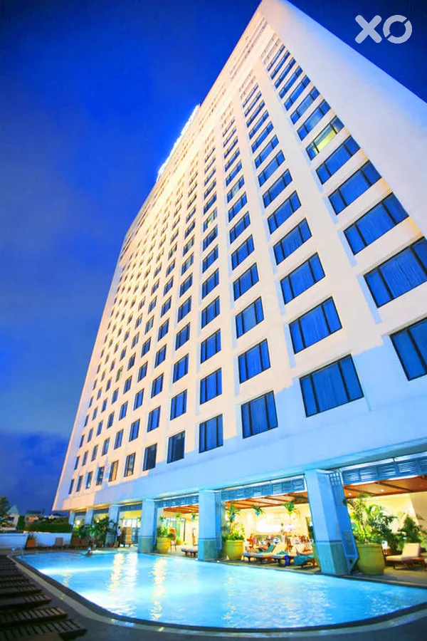 Golden Tulip Sovereign Hotel
