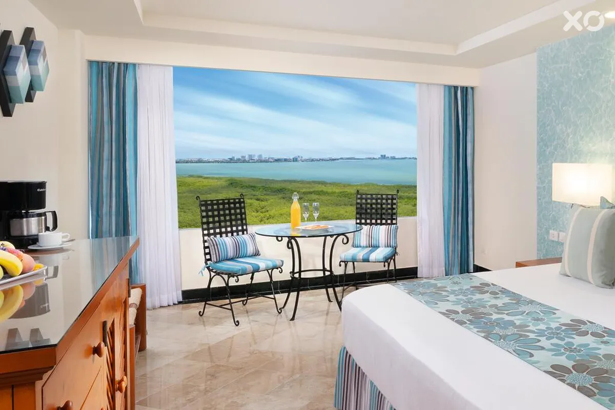 Grand Oasis Palm