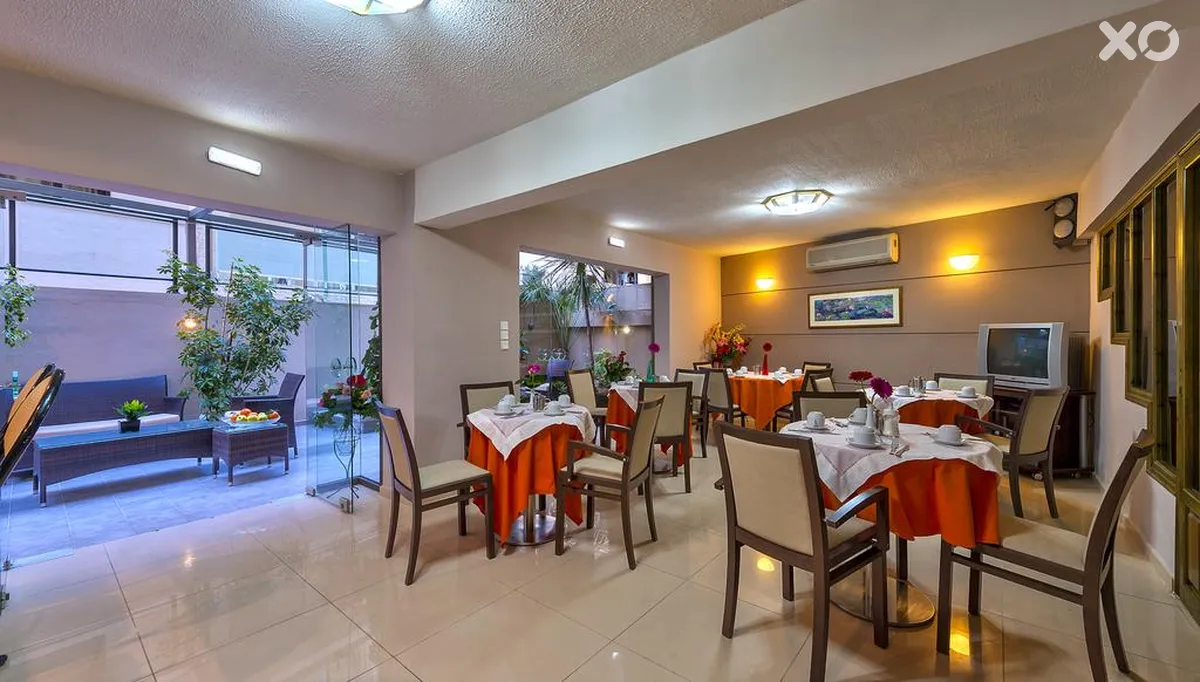 Leonidas Hotel & Apartments