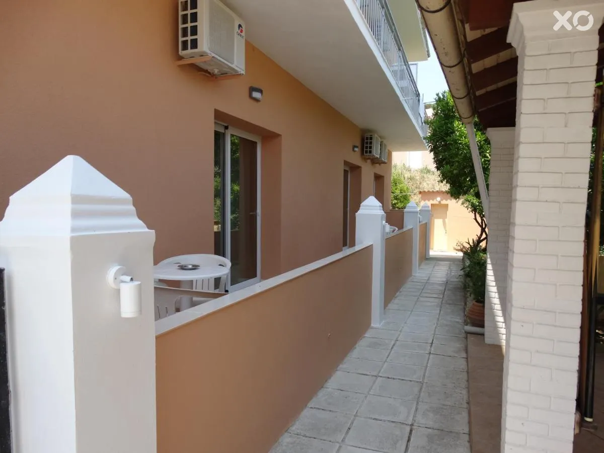 Makis Louvlis Apartments & Studios