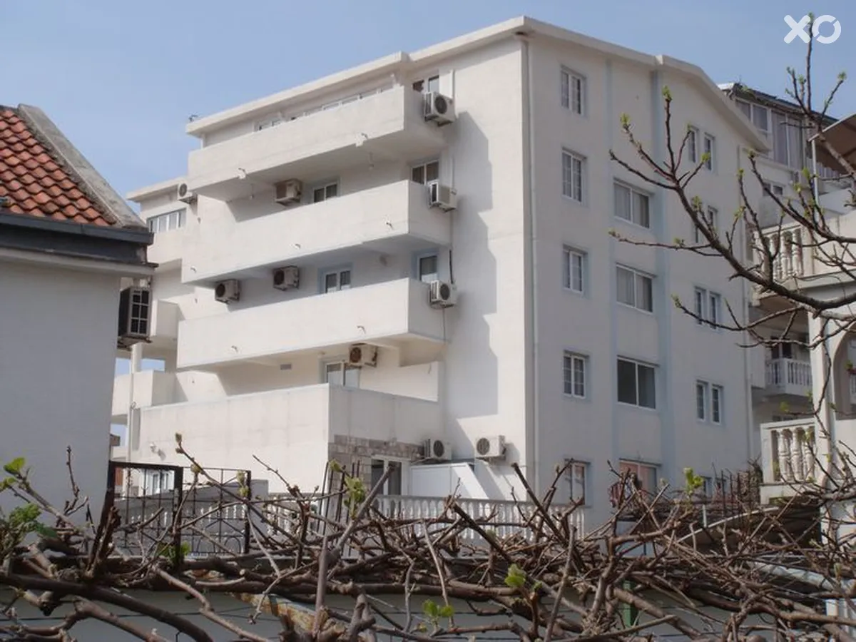 Azzuro Apartments