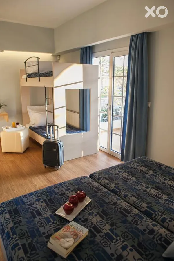 Kronos Hotel