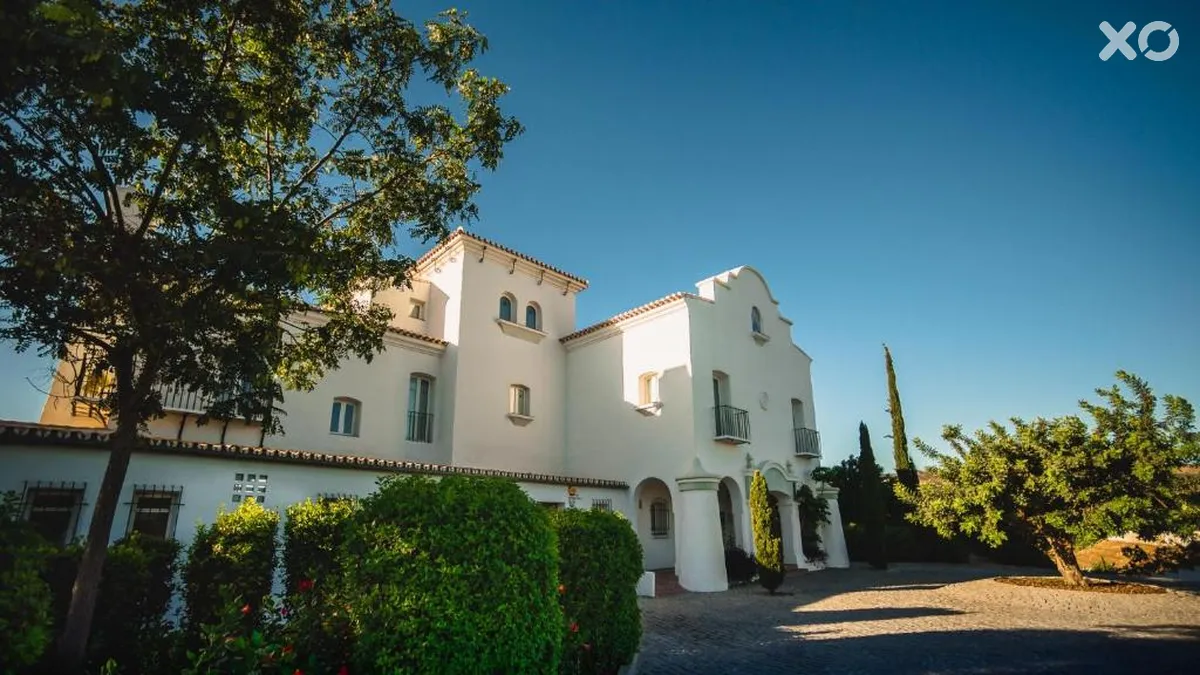 B Bou Cortijo Bravo Hotel