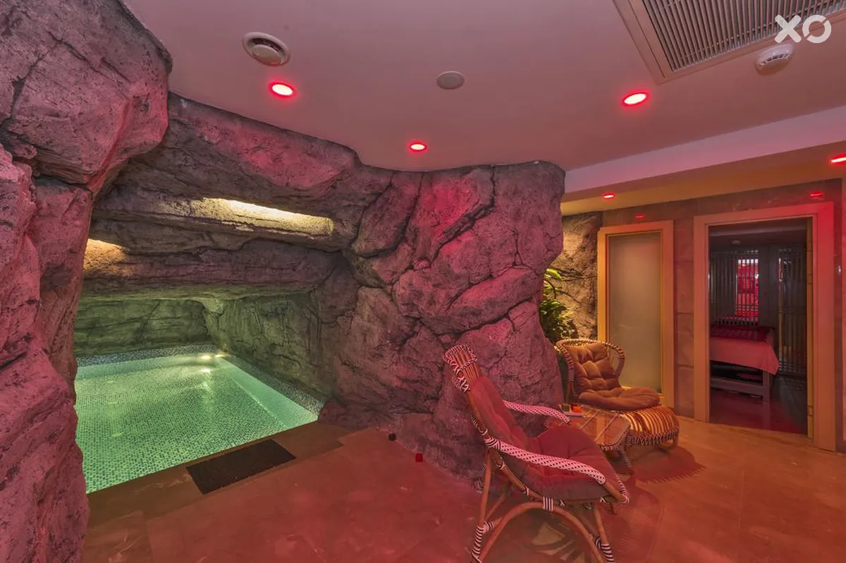 Glorious Hotel