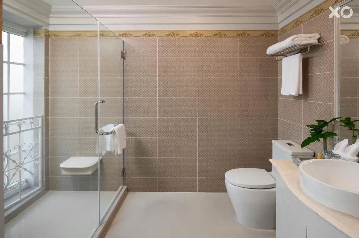 Kingston Suites